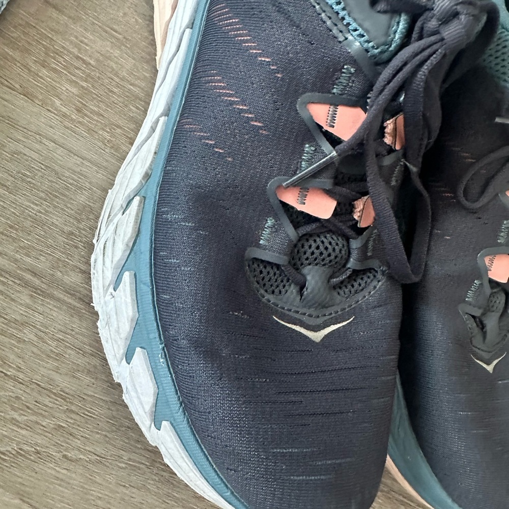 Hoka sneakers size 10.5 - Picture 5 of 10